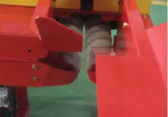 Automatic garlic feeding rollers with soft grip