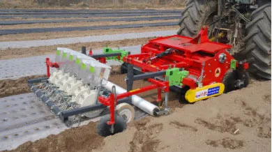 ORATEXCA GK7 BG-1200BS operating in the onion field