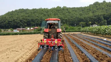ORATEXCA GK7 BG series multi-purpose seeder working in the field