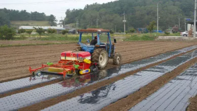 High efficiency ridging and mulching with ORATEXCA GK7 BG-series in a wide field