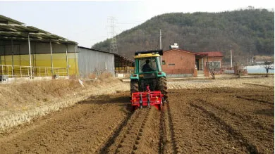 ORATEXCA GK7 BG-1200P creating uniform planting holes in the field