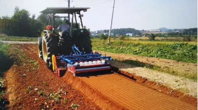 ORATEXCA GK7 BG-1800SM operating in a vegetable field