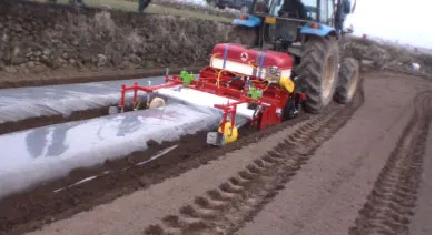 Tractor pulling ORATEXCA GK7 BG-900 series in a large potato field