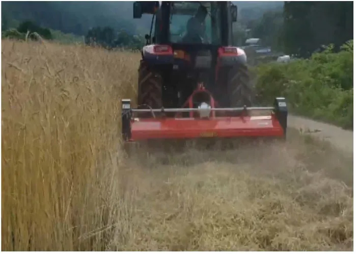 ORATEXCA GK7 JY mower cutting grass along a dirt road