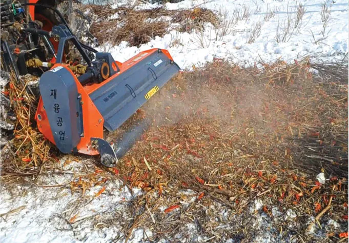 ORATEXCA GK7 SJ series flail mower shredding dry branches in winter