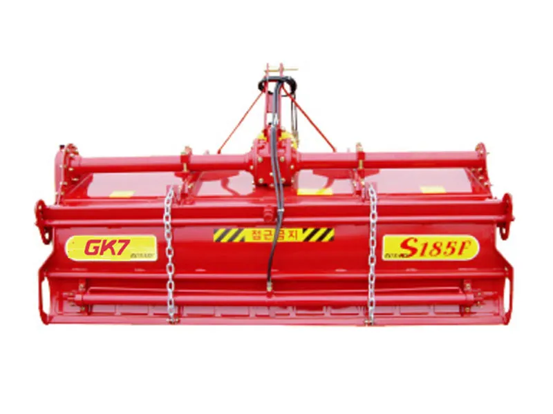 Equipped with a sturdy rear cover and leveling chains