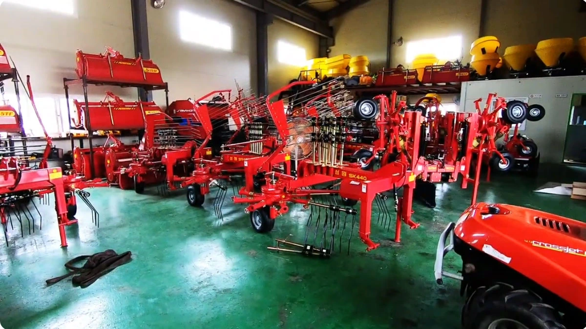 Fully assembled GK7 rotary rakes and tillers at the high-durability tractor attachments production center.